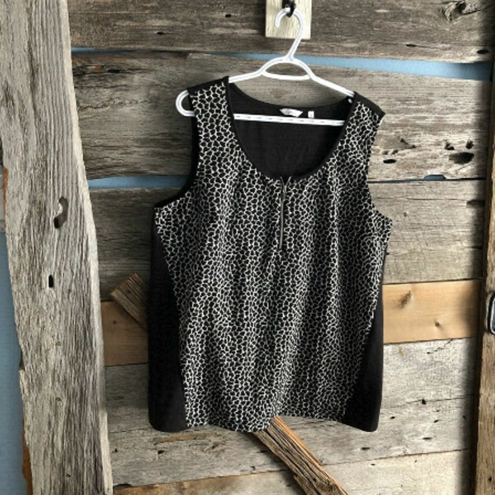 𝅺reitmans plus size 3X Black sleeveless top with zipper neckline